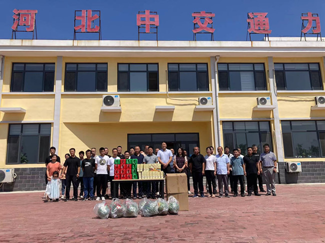 “炎炎酷暑送清涼，絲絲關(guān)心入人心”股份公司對(duì)河北公司送清涼